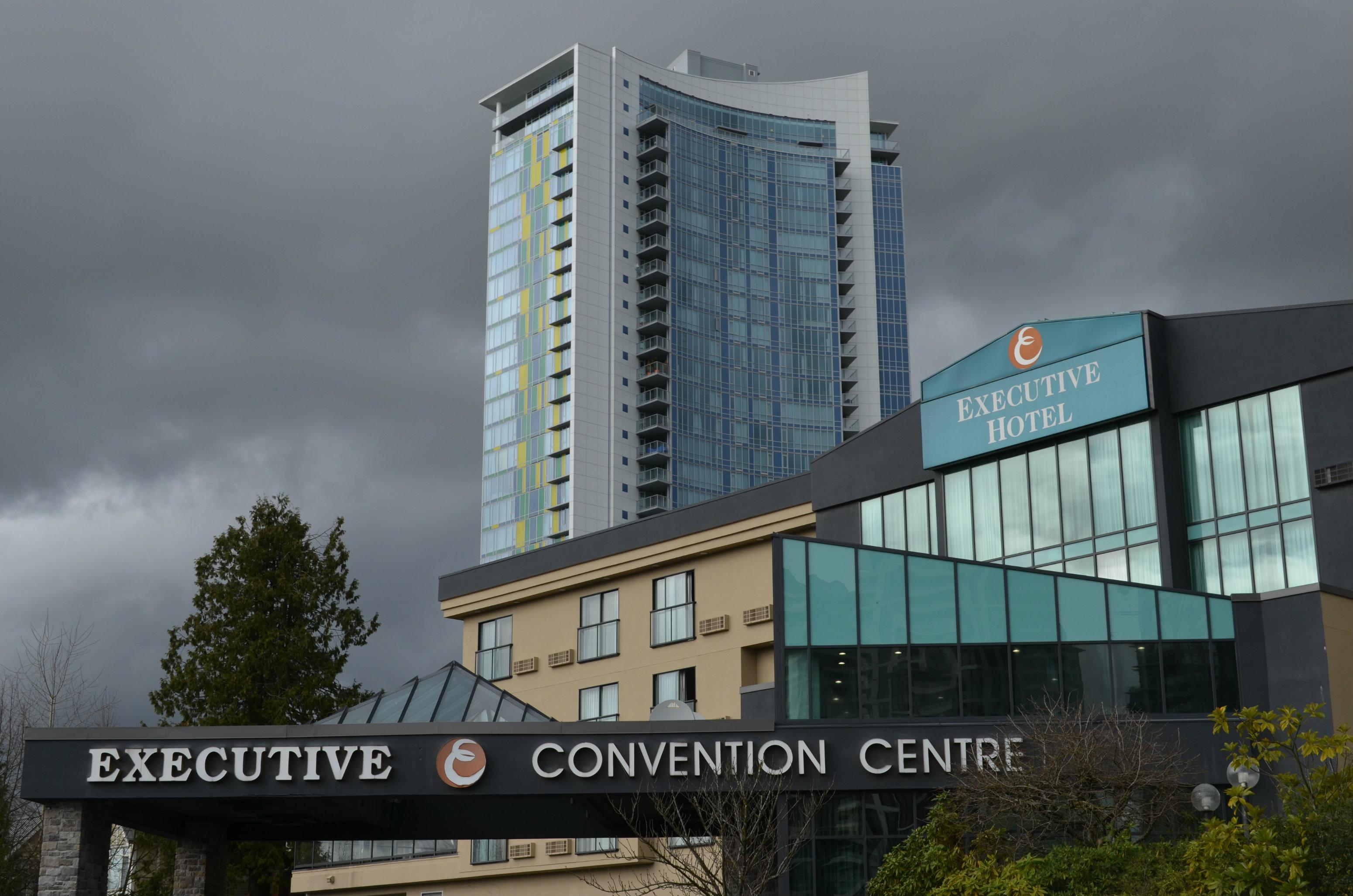 Executive Suites Hotel & Conference Center, Metro Vancouver Burnaby Dış mekan fotoğraf